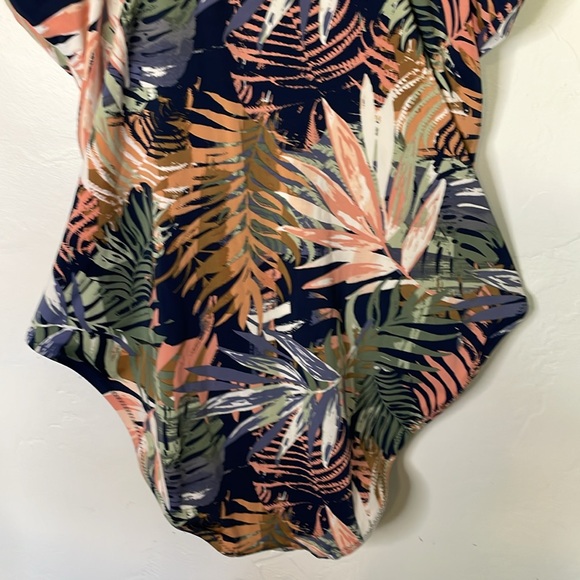 Garnet Hill Ruched V Neck One Piece Swimsuit Size 12 - Picture 7 of 12